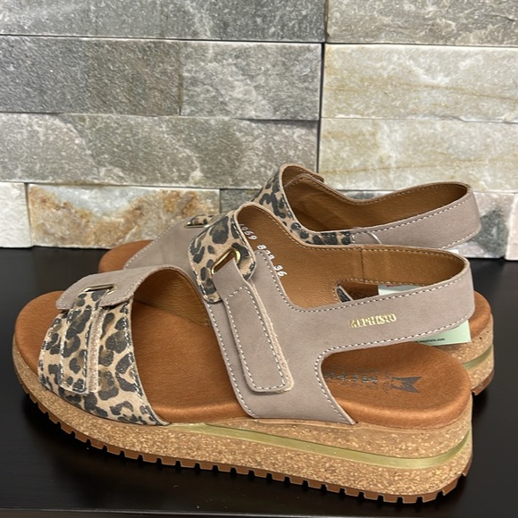 Mephisto Jade Platforms Women's Sandals - Picture 12 of 15